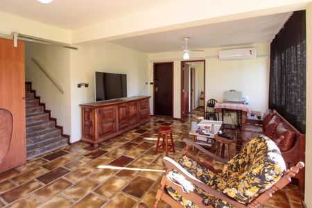 Casa de condomínio para alugar com 440m², 6 quartos e 4 vagasSala intima