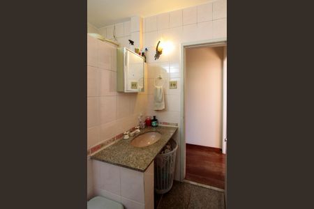 Casa de condomínio para alugar com 440m², 6 quartos e 4 vagasBanheiro social