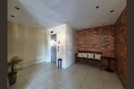 Apartamento à venda com 75m², 2 quartos e 3 vagas Apartamento à venda com 75m², 2 quartos e 3 vagasHall de entrada