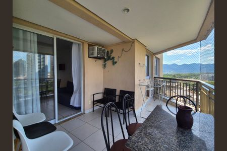 Apartamento à venda com 75m², 2 quartos e 3 vagas Apartamento à venda com 75m², 2 quartos e 3 vagasVaranda