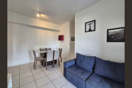 Apartamento à venda com 75m², 2 quartos e 3 vagas Apartamento à venda com 75m², 2 quartos e 3 vagasSala