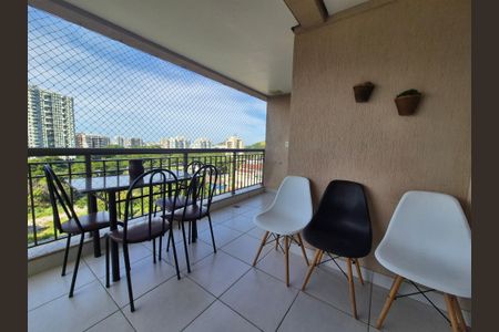 Apartamento à venda com 75m², 2 quartos e 3 vagas Apartamento à venda com 75m², 2 quartos e 3 vagasVaranda