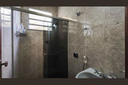 Casa à venda com 180m², 4 quartos e 1 vagaBanheiro