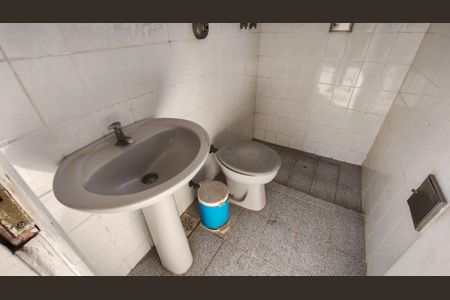 Casa à venda com 180m², 4 quartos e 1 vagaBanheiro 2