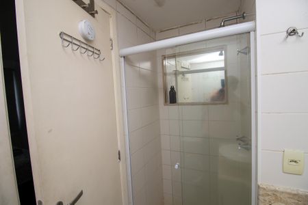 Apartamento à venda com 75m², 2 quartos e 3 vagas Apartamento à venda com 75m², 2 quartos e 3 vagasBanheiro da Suíte
