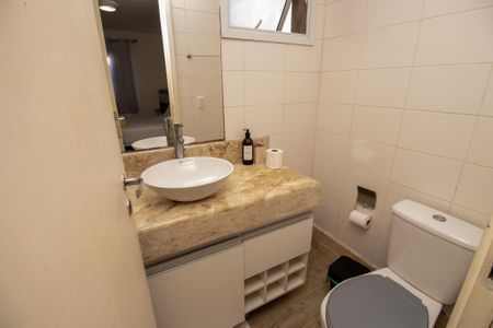 Apartamento à venda com 75m², 2 quartos e 3 vagas Apartamento à venda com 75m², 2 quartos e 3 vagasBanheiro da Suíte