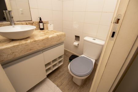 Apartamento à venda com 75m², 2 quartos e 3 vagas Apartamento à venda com 75m², 2 quartos e 3 vagasBanheiro da Suíte