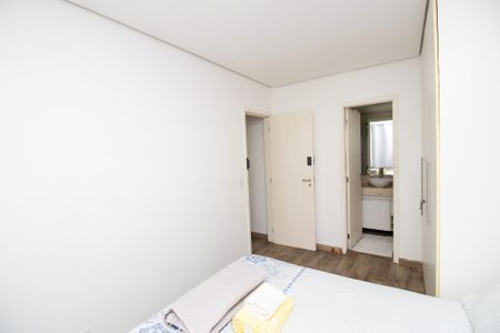 Apartamento à venda com 75m², 2 quartos e 3 vagas Apartamento à venda com 75m², 2 quartos e 3 vagasSuíte
