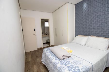 Apartamento à venda com 75m², 2 quartos e 3 vagas Apartamento à venda com 75m², 2 quartos e 3 vagasSuíte