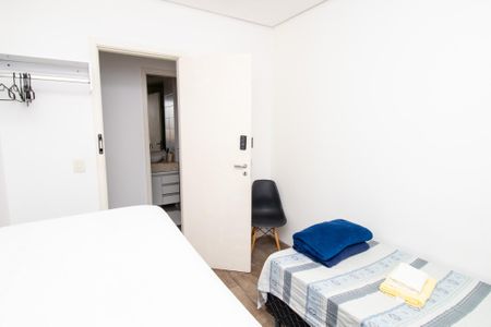 Apartamento à venda com 75m², 2 quartos e 3 vagas Apartamento à venda com 75m², 2 quartos e 3 vagasQuarto 1