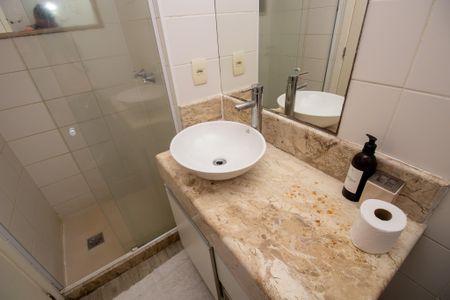 Apartamento à venda com 75m², 2 quartos e 3 vagas Apartamento à venda com 75m², 2 quartos e 3 vagasBanheiro da Suíte