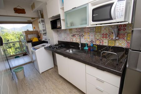 Apartamento à venda com 75m², 2 quartos e 3 vagas Apartamento à venda com 75m², 2 quartos e 3 vagasCozinha