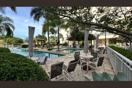 Apartamento à venda com 75m², 2 quartos e 3 vagas Apartamento à venda com 75m², 2 quartos e 3 vagasÁrea comum - Piscina