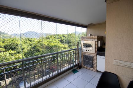 Apartamento à venda com 75m², 2 quartos e 3 vagas Apartamento à venda com 75m², 2 quartos e 3 vagasVaranda gourmet
