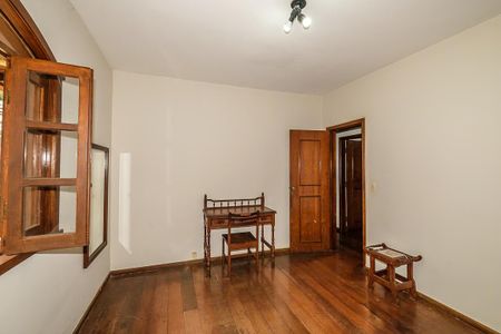 Casa à venda com 370m², 6 quartos e 4 vagas Casa à venda com 370m², 6 quartos e 4 vagasSuíte 2