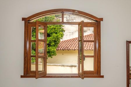 Casa à venda com 370m², 6 quartos e 4 vagas Casa à venda com 370m², 6 quartos e 4 vagasVista/Suíte