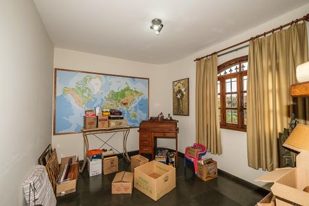 Casa à venda com 370m², 6 quartos e 4 vagas Casa à venda com 370m², 6 quartos e 4 vagasQuarto 2