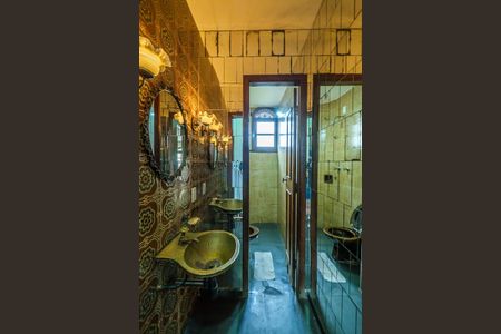 Casa à venda com 370m², 6 quartos e 4 vagas Casa à venda com 370m², 6 quartos e 4 vagasLavabo