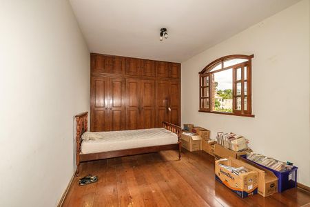 Casa à venda com 370m², 6 quartos e 4 vagas Casa à venda com 370m², 6 quartos e 4 vagasQuarto 3