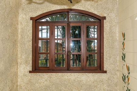 Casa à venda com 370m², 6 quartos e 4 vagas Casa à venda com 370m², 6 quartos e 4 vagasBanheiro Social/Vista