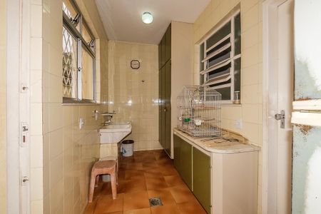 Casa à venda com 370m², 6 quartos e 4 vagas Casa à venda com 370m², 6 quartos e 4 vagasLavanderia