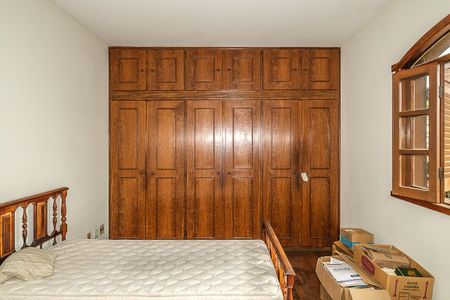 Casa à venda com 370m², 6 quartos e 4 vagas Casa à venda com 370m², 6 quartos e 4 vagasQuarto 3