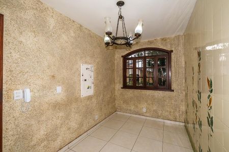 Casa à venda com 370m², 6 quartos e 4 vagas Casa à venda com 370m², 6 quartos e 4 vagasCozinha