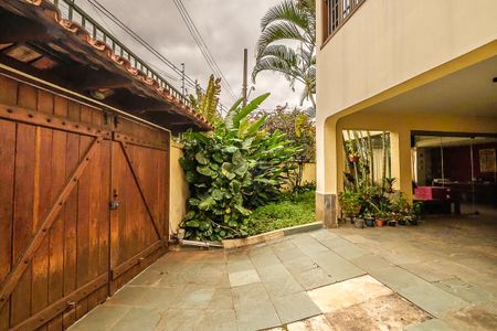 Casa à venda com 370m², 6 quartos e 4 vagas Casa à venda com 370m², 6 quartos e 4 vagasÁrea comum