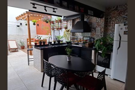 Casa à venda com 211m², 3 quartos e 3 vagas Casa à venda com 211m², 3 quartos e 3 vagasChurrasqueira