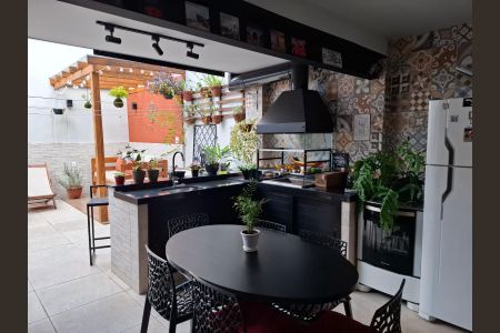 Casa à venda com 211m², 3 quartos e 3 vagas Casa à venda com 211m², 3 quartos e 3 vagasChurrasqueira