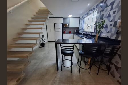 Casa à venda com 211m², 3 quartos e 3 vagas Casa à venda com 211m², 3 quartos e 3 vagasCozinha