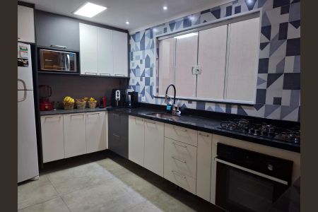 Casa à venda com 211m², 3 quartos e 3 vagas Casa à venda com 211m², 3 quartos e 3 vagasCozinha