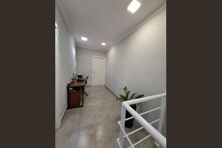 Casa à venda com 211m², 3 quartos e 3 vagas Casa à venda com 211m², 3 quartos e 3 vagasCorredor