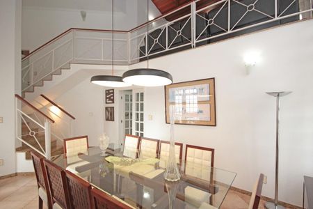 Casa à venda com 342m², 4 quartos e 6 vagas