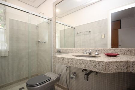 Casa à venda com 342m², 4 quartos e 6 vagas