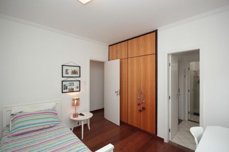 Casa à venda com 342m², 4 quartos e 6 vagas