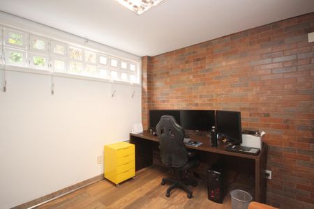 Casa à venda com 342m², 4 quartos e 6 vagas