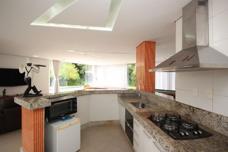 Casa à venda com 342m², 4 quartos e 6 vagas