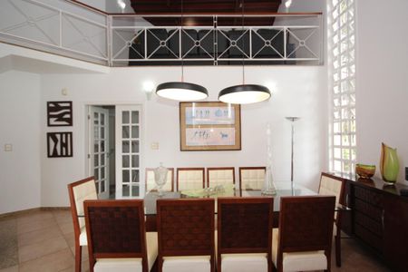 Casa à venda com 342m², 4 quartos e 6 vagas