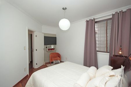 Casa à venda com 342m², 4 quartos e 6 vagas