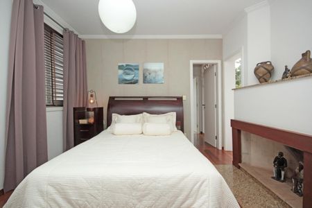 Casa à venda com 342m², 4 quartos e 6 vagas