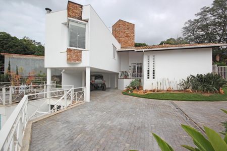 Casa à venda com 342m², 4 quartos e 6 vagas