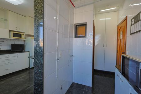 Apartamento à venda com 142m², 4 quartos e 3 vagas Apartamento à venda com 142m², 4 quartos e 3 vagasÁrea de Serviço