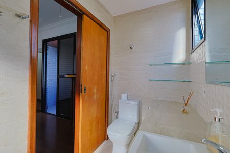 Apartamento à venda com 142m², 4 quartos e 3 vagas Apartamento à venda com 142m², 4 quartos e 3 vagasBanheiro da Suíte