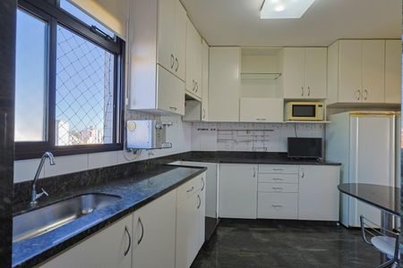 Apartamento à venda com 142m², 4 quartos e 3 vagas Apartamento à venda com 142m², 4 quartos e 3 vagasCozinha