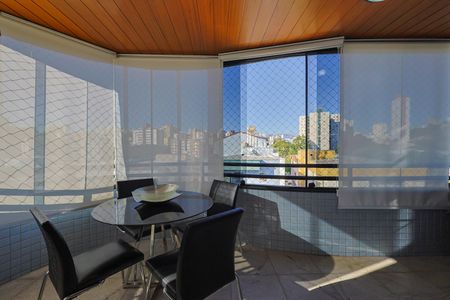 Apartamento à venda com 142m², 4 quartos e 3 vagas Apartamento à venda com 142m², 4 quartos e 3 vagasSala