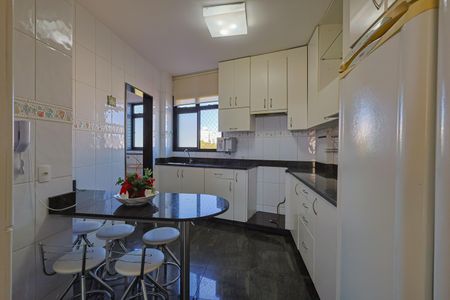 Apartamento à venda com 142m², 4 quartos e 3 vagas Apartamento à venda com 142m², 4 quartos e 3 vagasCozinha