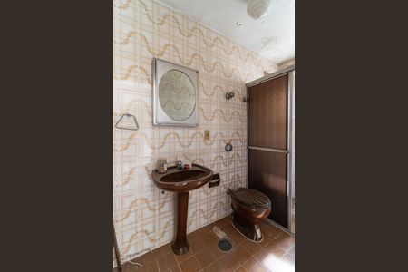 Casa à venda com 300m², 4 quartos e 3 vagasEdícula - Banheiro da Suíte