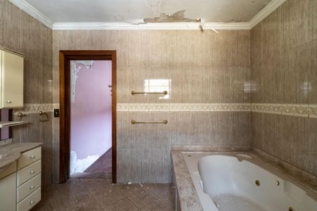 Casa à venda com 300m², 4 quartos e 3 vagasBanheiro da Suíte 2