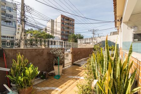 Casa à venda com 225m², 6 quartos e 4 vagas Casa à venda com 225m², 6 quartos e 4 vagasÁrea Externa